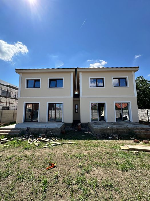 Duplex despartit prin camera tehnica, cartier nou