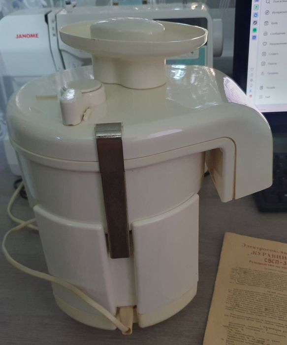 Соковыжималка, миксер.