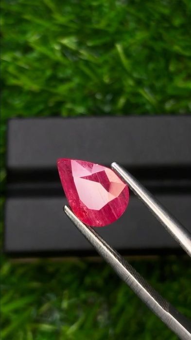 Рубин голям със сертификат AIG