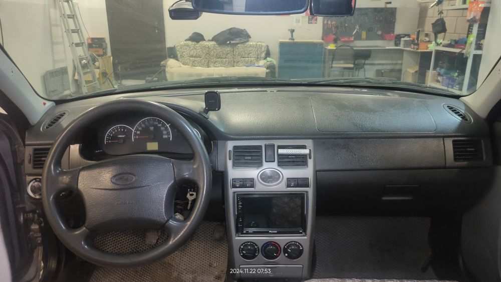 Продам автомобиль ваз 2172 приора.