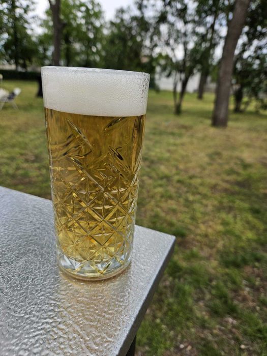 De vanzare Bar de bere mobil – Dozator profesional si Inchiriez Logistica eveniment: mese, scaune, pahare