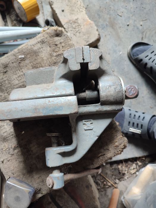 Фляги тиски инструменты меняю