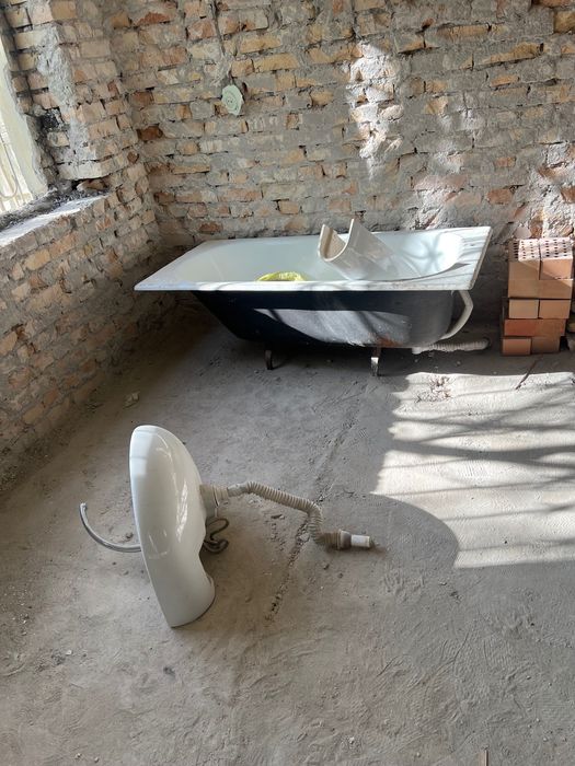 Ванна чугун, унитаз, умывальник в отличном состоянии БУ