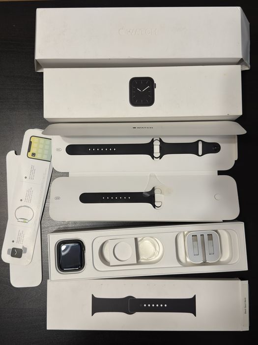 Apple Watch 5 • 44mm • GSM • Full Box
