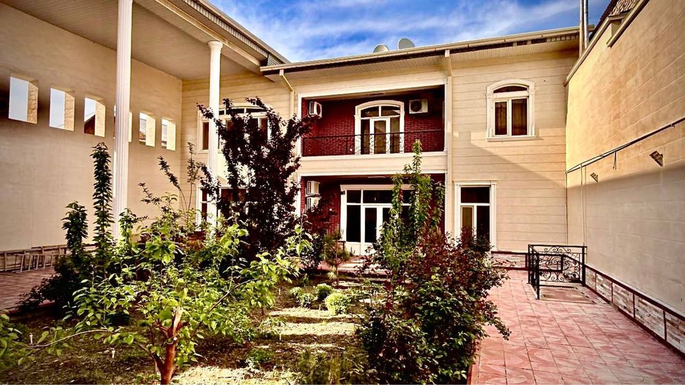 Продаётся болшой дом в центре бухары на рубловки