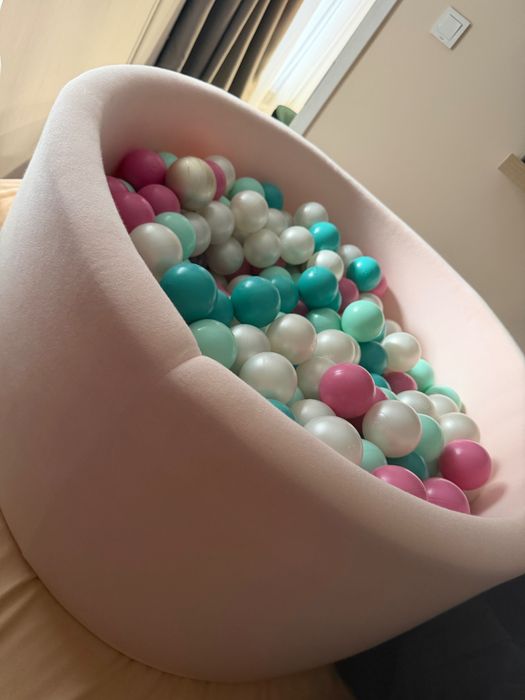 Басейн с топки розов