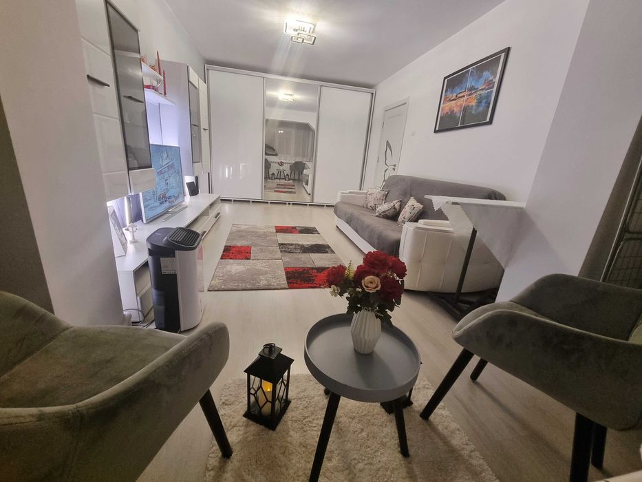 Apartament 3 camere - semidecomandat - etaj 1 - Micro 17