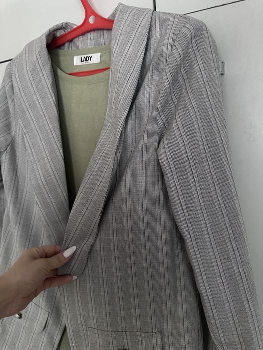 Тонкий пиджак на весну