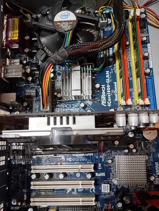 PC low gaming  Intel E5400 2,70 GHz, placa video ATI Radeon HD 4770 512 MB
