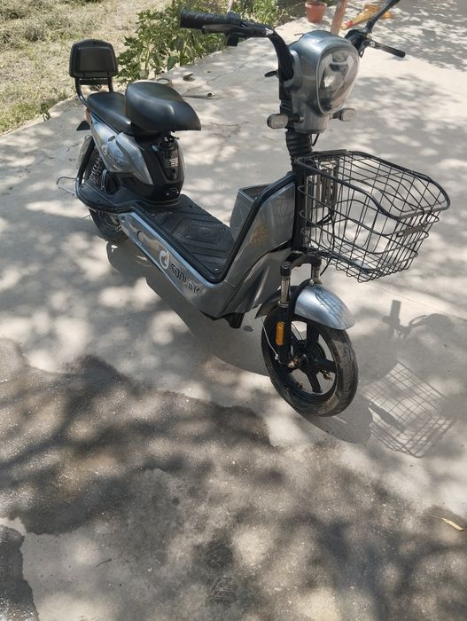 Skuter sotiladi holati yaxshi.