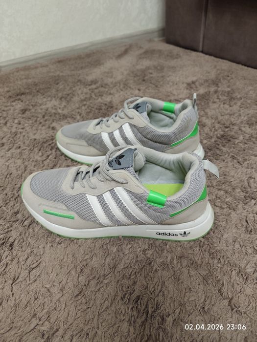 Кроссовки 42 р.   .