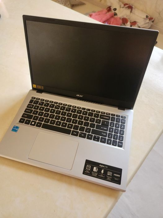 Продам почти новый ноутбук состояние идеальное