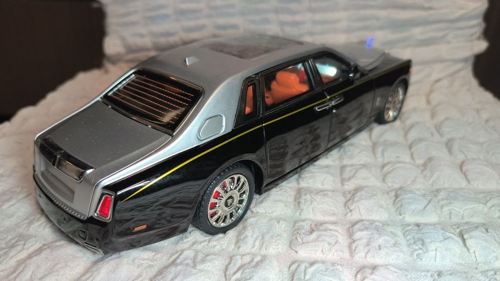 Метална кола Rolls Royce Phantom,1:18 , чисто нова