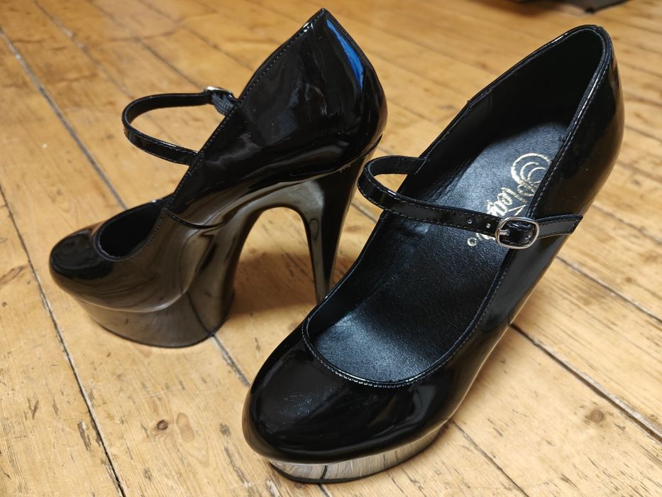 Обувки за poll dance (пол денс) PLEASURE!