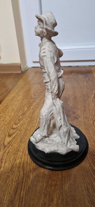 Statueta antica.