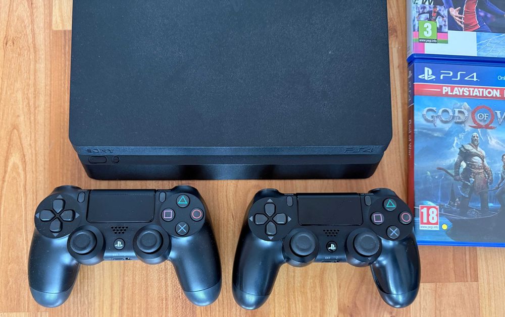 [ PS4 > 1000GB PlayStation 4 Slim с 2 джойстика и 4 игри