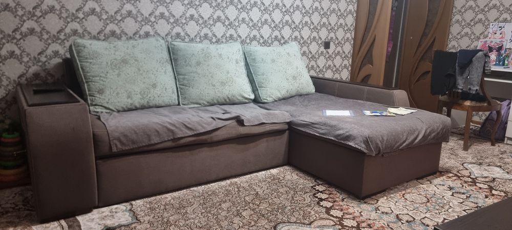 Диван угловой...
