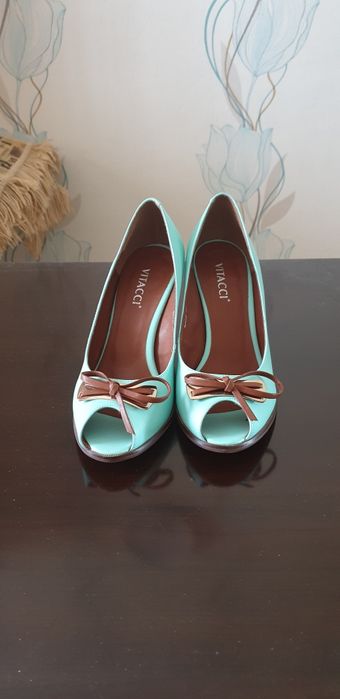 Женские коженне туфли