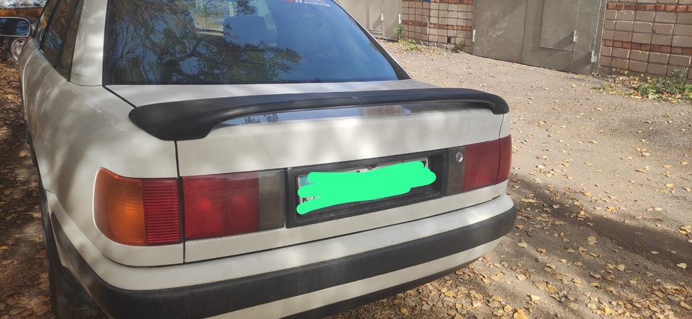 Спойлер и др запчасти Ауди 100 С4