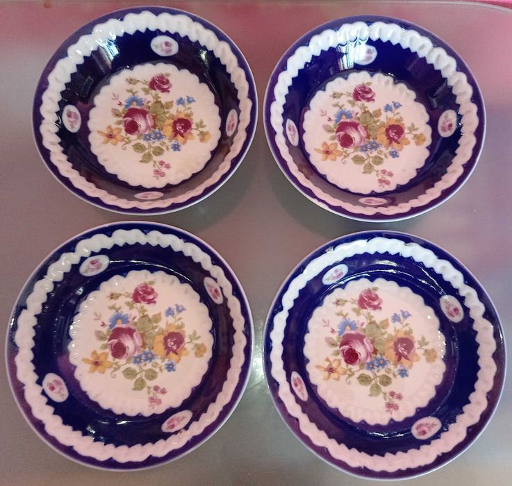 Mai multe obiecte din portelan din anii 1920-1970