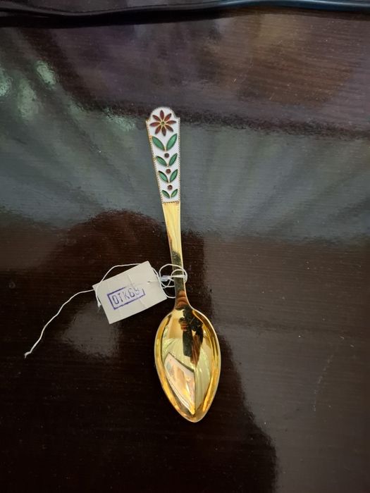 Kumush qoshiq sotiladi