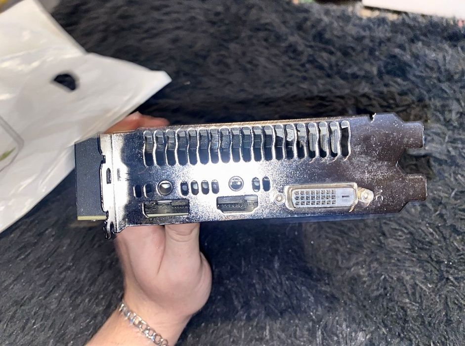 Vând placa video rx 570 4gb
