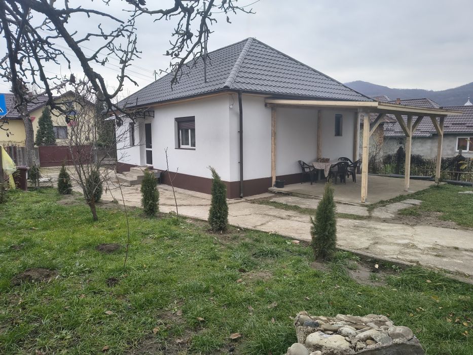 Vând casă în comuna șimișna jud Salaj 60 km de Cluj primul venit primu