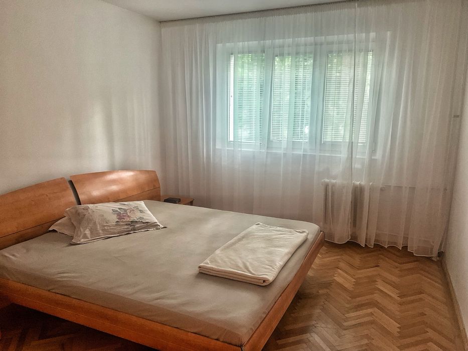 Apartament cu 4 camere de inchiriat