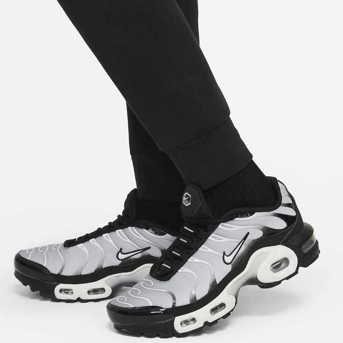 Оригинална долница Nike Tech Fleece сива или черна размери 158 и 170см