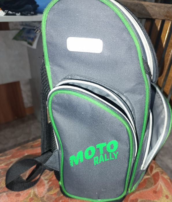 Продам рюкзак школьный