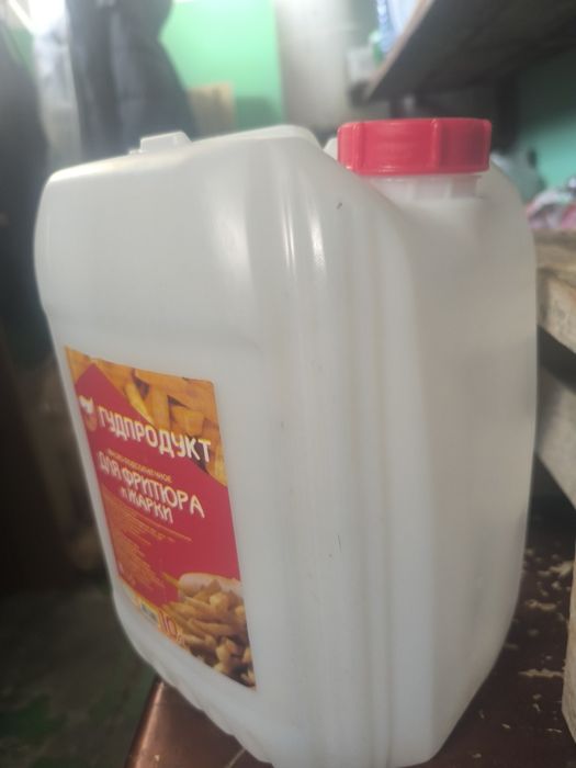 Продам канистры из пластмассы бу