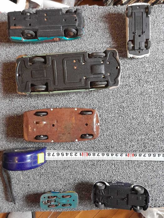 Лот ретро тенекиени и метални автомобили