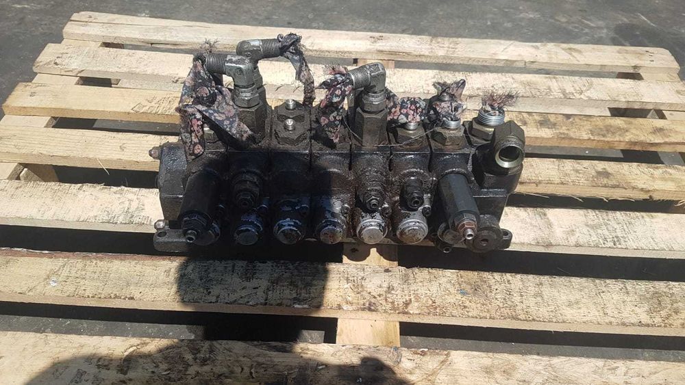 Distribuitor hidraulic comenzi spate JCB 4CX