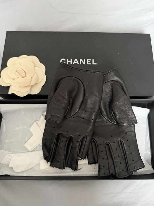 Перчатки от Chanel