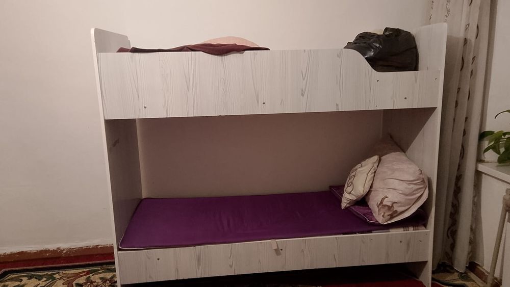 Двух этажный кравать