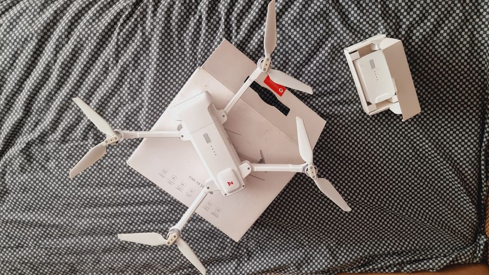 Vand drona ce filmeaza in 4k