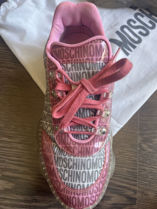 Кецове Moschino Couture,Чехли Versace и кецове Yamamoto