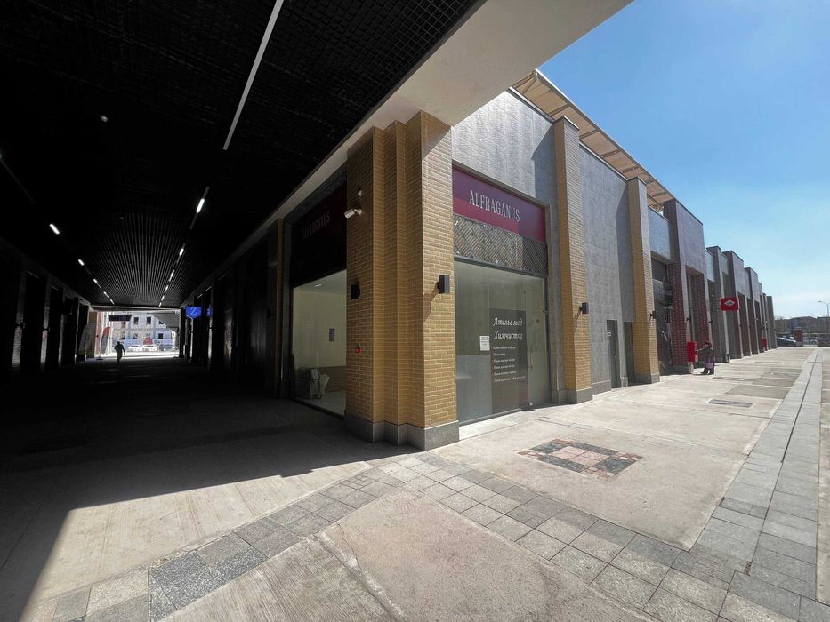 Сдаётся срочно угловое 35м² с витражами с 2 сторон — 500$