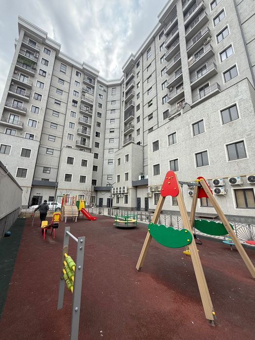 Dehqon bozor oldida 3 xona 80 kv 105 000$