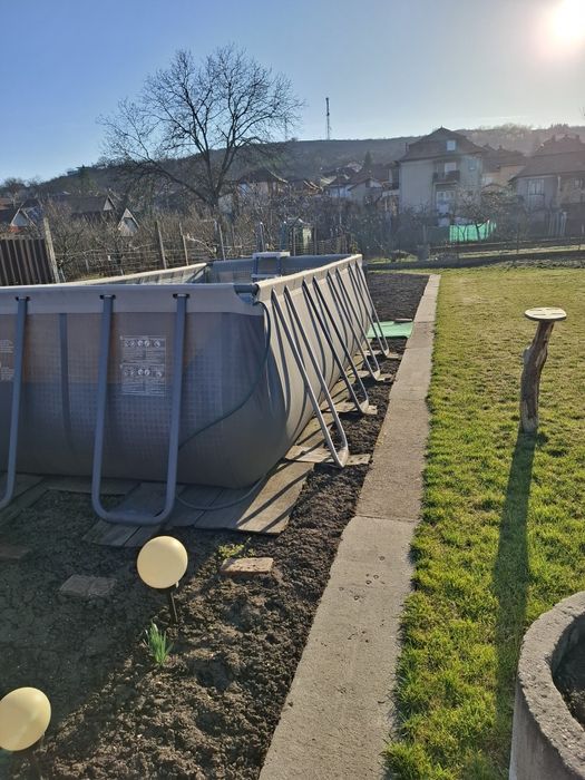 Vand piscină urgent