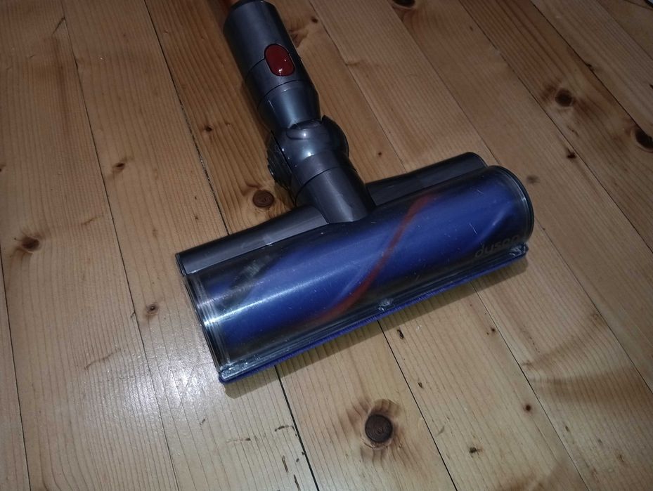 Отлична прахосмукачка Дайсън V11 с добра батерия и аксесоари