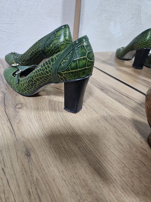 Продам женские туфли