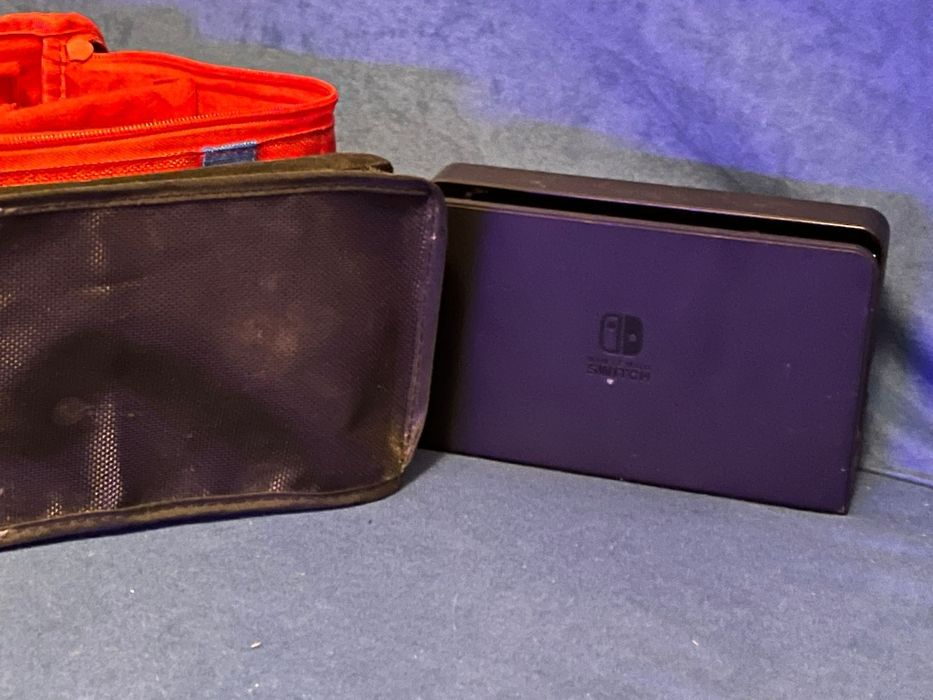 Nintendo switch + 12 jocuri incluse Zelda Mario, accesorii