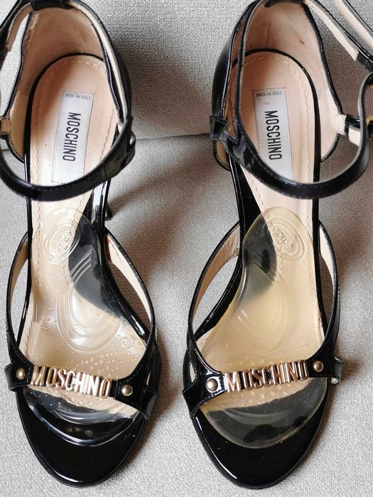 Обувки сандали Moschino 36