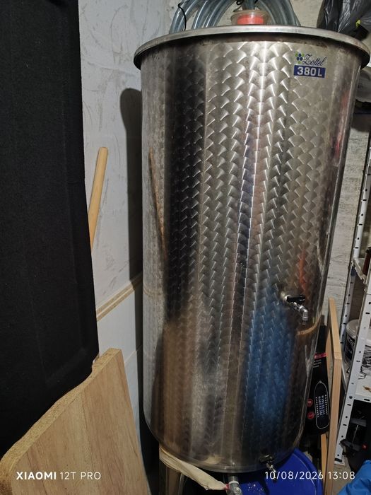 Vand Cisterna inox alimentar (18/10) 380 L pt fermentare/pastrare vin fund inclinat 3 robineti
