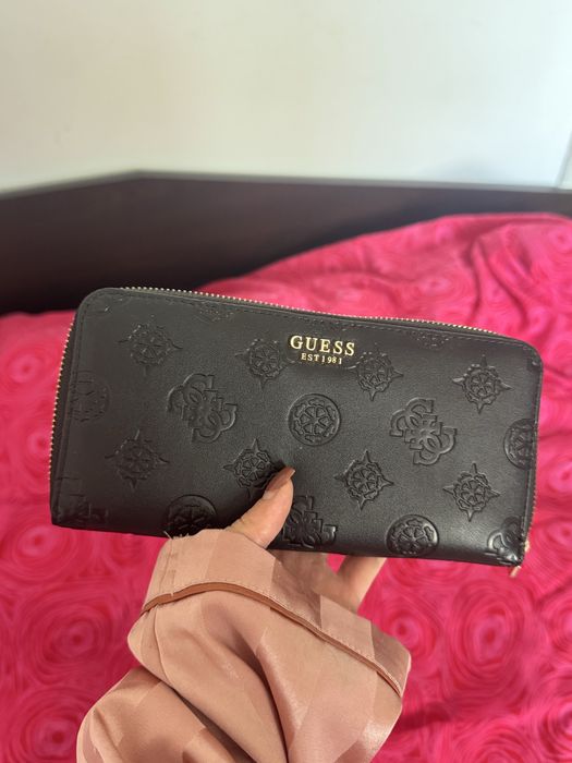 Черно дамско портмоне Guess