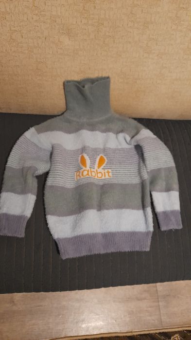 Детский свитер продам