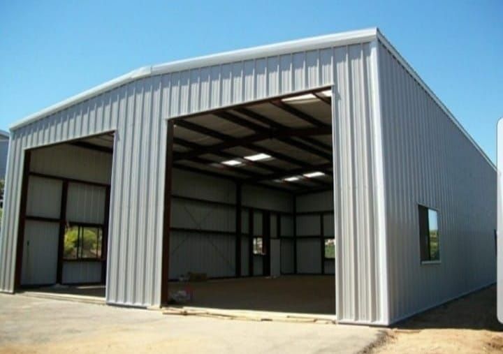 Vând hală metalică 10 x25