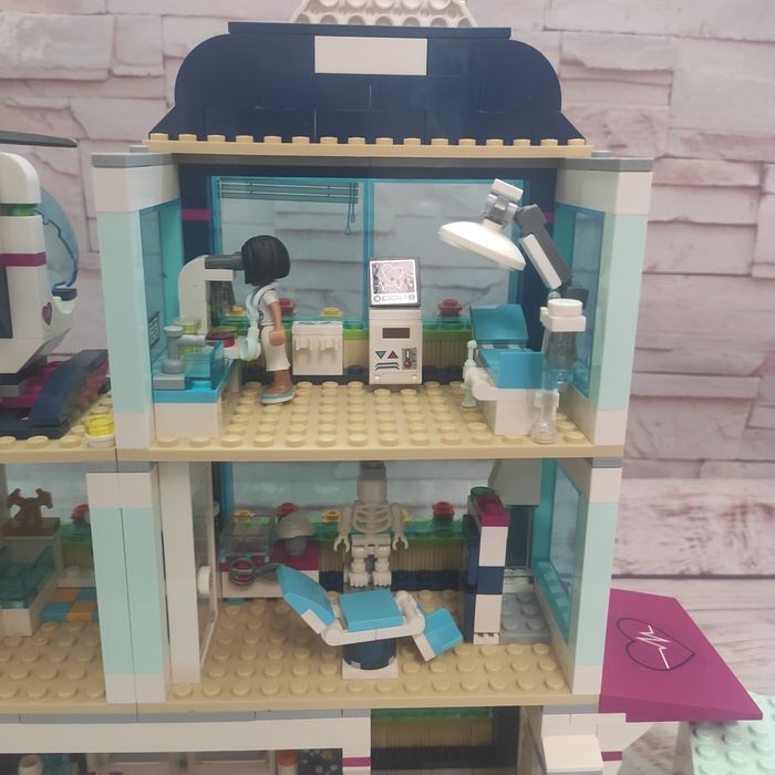 Лего friends 41318 больница