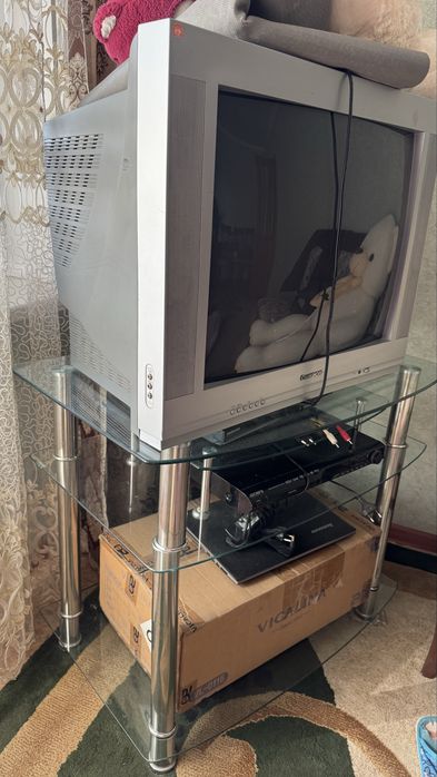 Телевизор и стойка